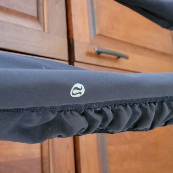 Lululemon - Picture 5 of 8